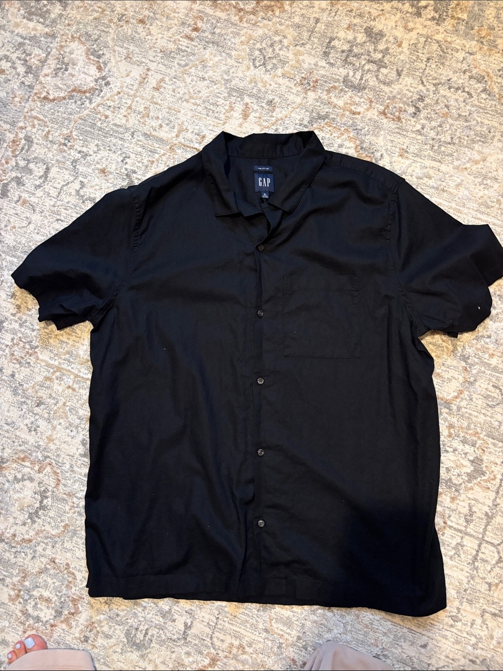 GAP Men’s Black Short-Sleeve Linen Casual Button-Down Shirt